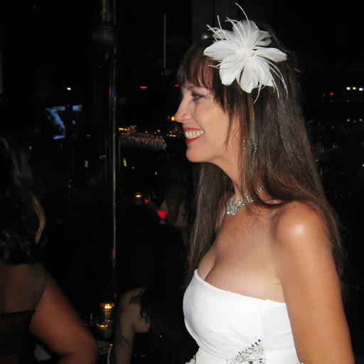 Angela Wyatt Photo 24