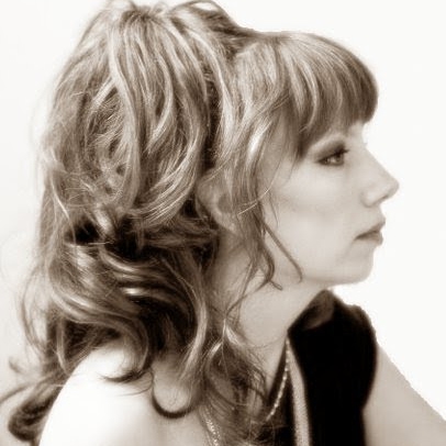 Jennifer Layne Photo 32