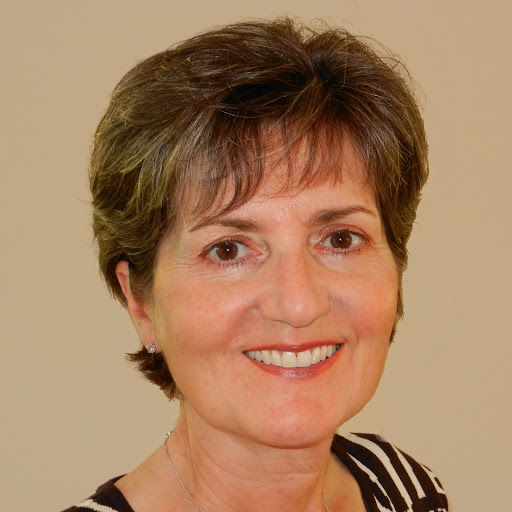 Janet Jones Photo 13
