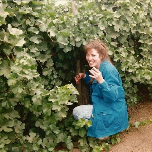 Elizabeth Peters Photo 34