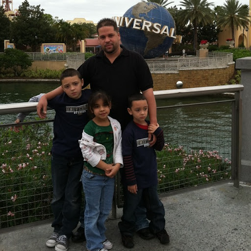 Efrain Velazquez Photo 27