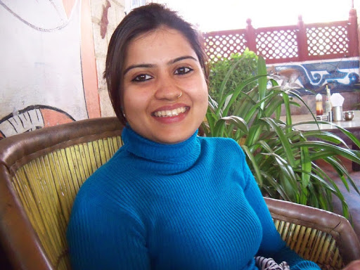 Himani Tiwari Photo 16