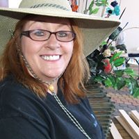 Helen Banks Photo 23