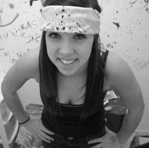 Lindsey Garrett Photo 14