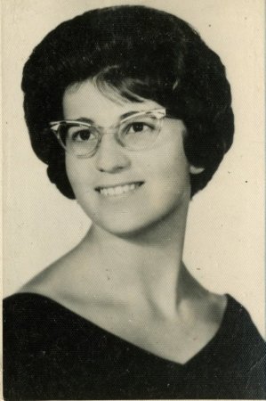 Elizabeth Morris Photo 40