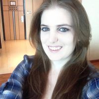 Julia Gardner Photo 25
