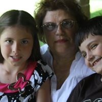 Linda Gill Photo 31