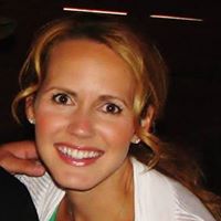 Julie Matthews Photo 28