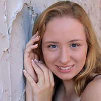 Claire Dobie Photo 1