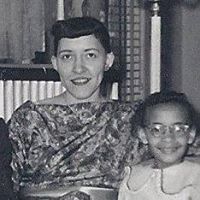 Laura Howard Photo 46