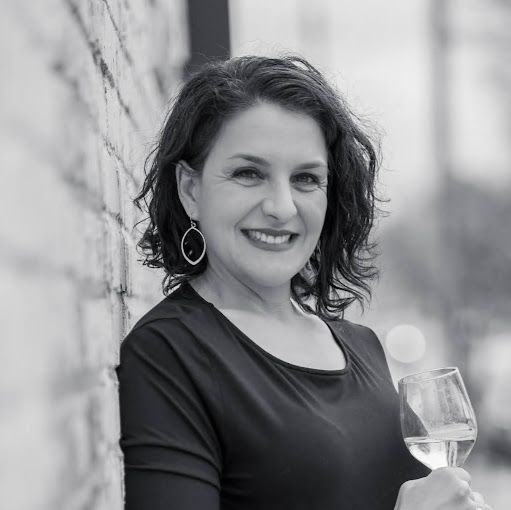 Elizabeth Schneider Photo 32