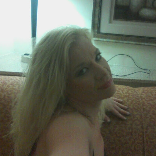 Mindy Moore Photo 18