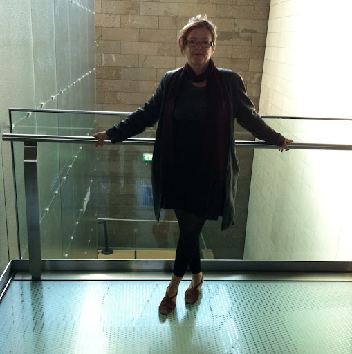 Lindsay Simpson Photo 25