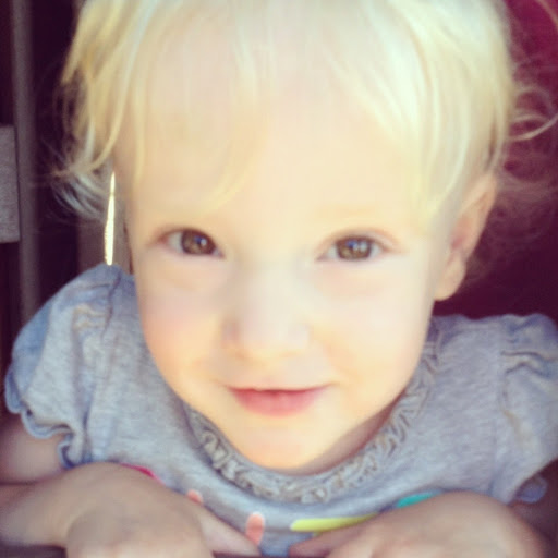 Lisa Hewson Photo 7