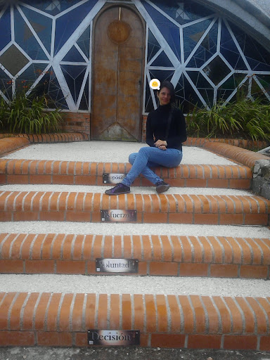Genny Sanchez Photo 18