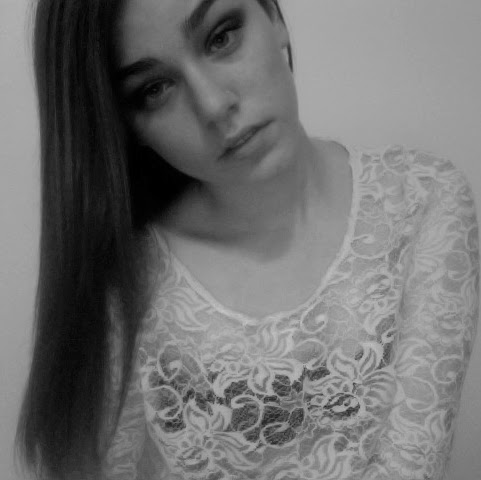 Emily Williamson Photo 26