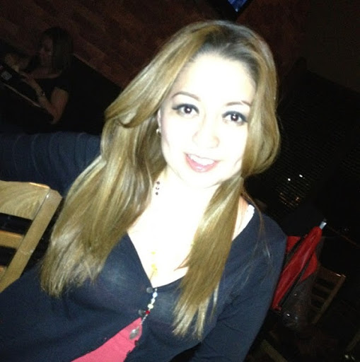 Karyna Leon Photo 1