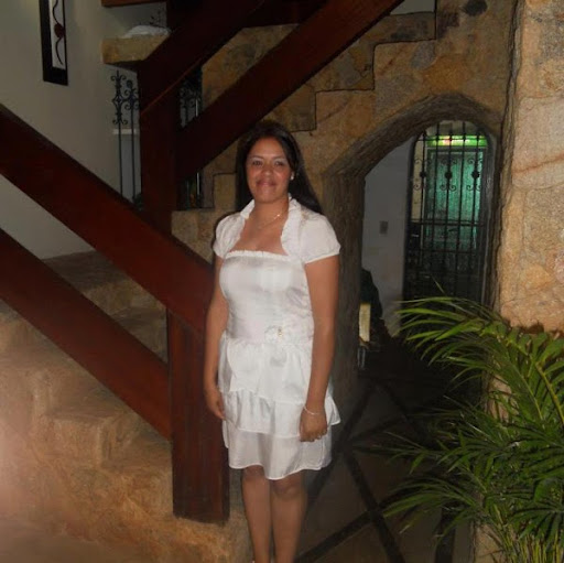 Flavia Cunha Photo 23