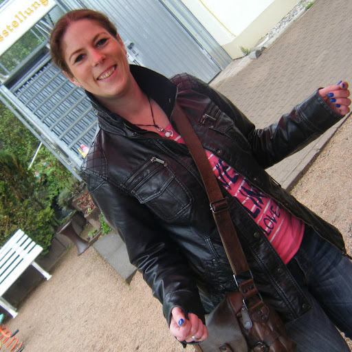 Julia Klotz Photo 16