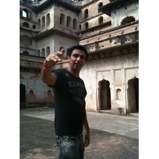 Naveen Bhalla Photo 15