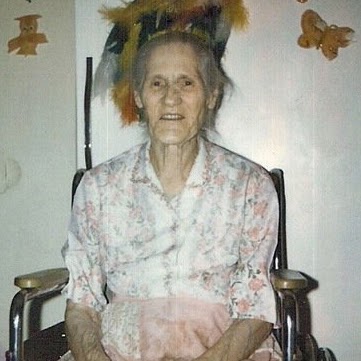 Elizabeth Brady Photo 29