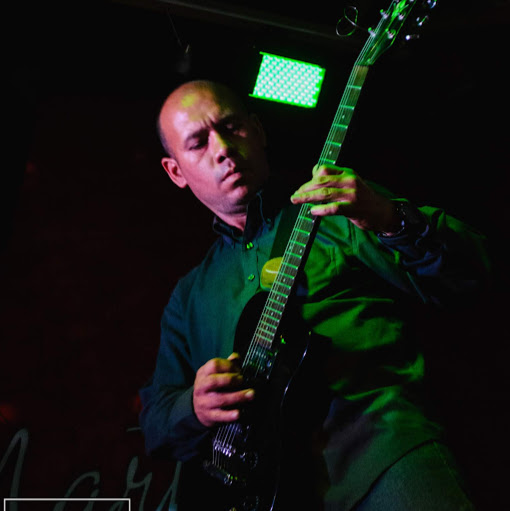 Robert Leal Photo 24
