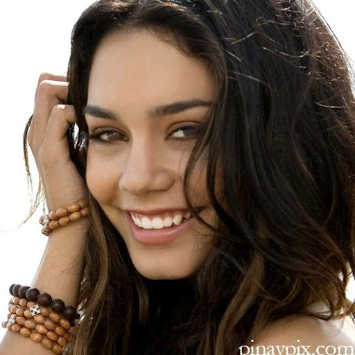 Leila Martin Photo 27