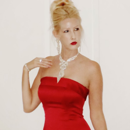Dani Harrison Photo 23