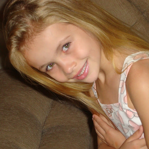 Julia Marciano Photo 7