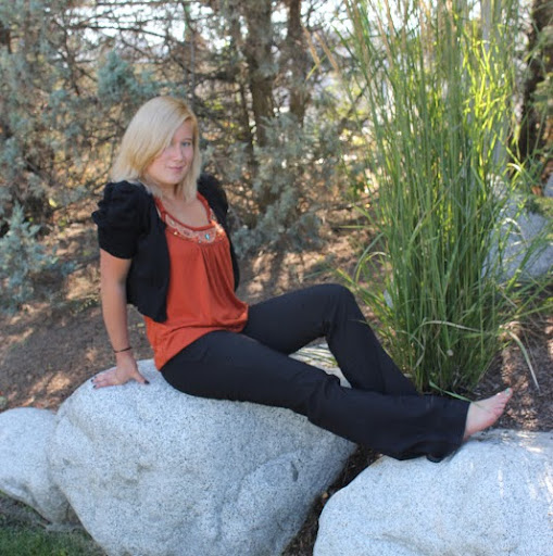 Lara Turner Photo 17