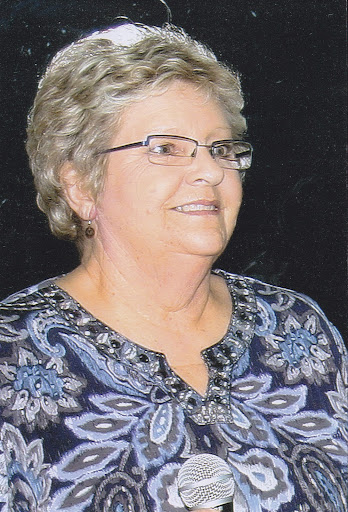 Linda Armstrong Photo 30