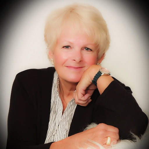 Linda Livingston Photo 28