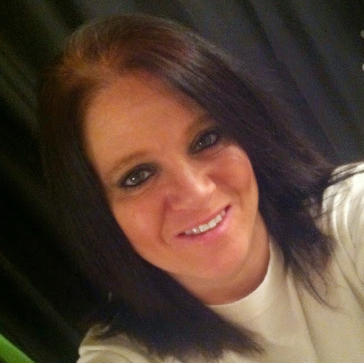 Lisa Yates Photo 12