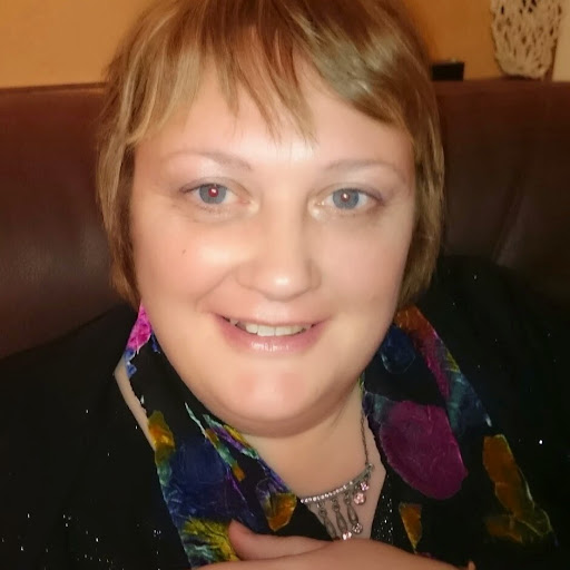 Catherine Evans Photo 13