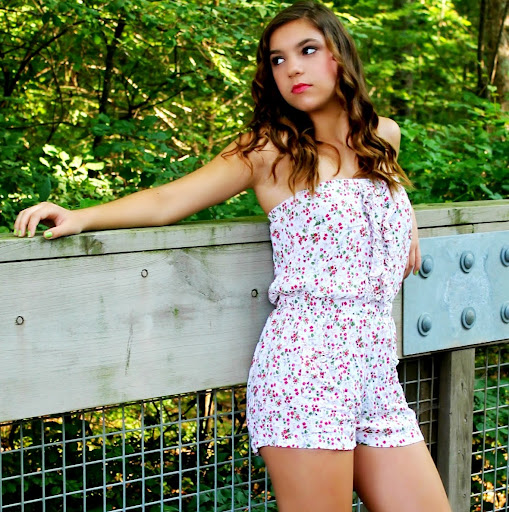 Victoria Aaron Photo 14
