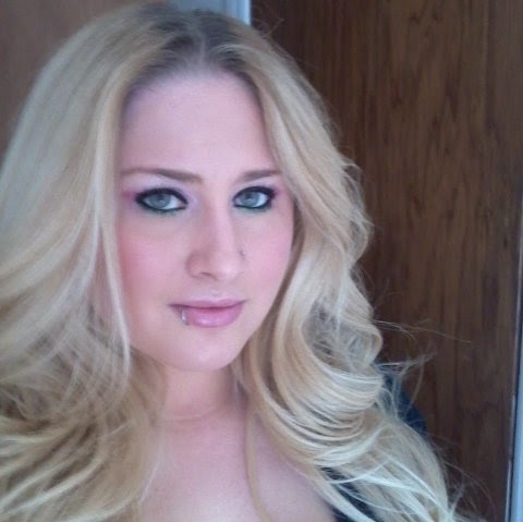Amanda Whitfield Photo 21