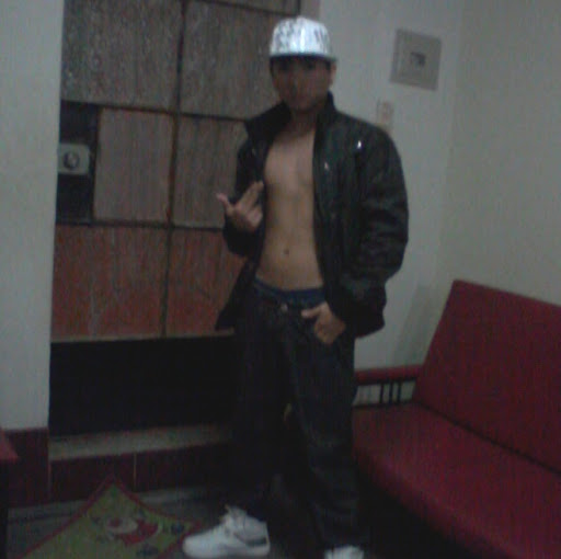 Alejandro Gonzaga Photo 6