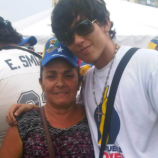 Betty Fuentes Photo 24