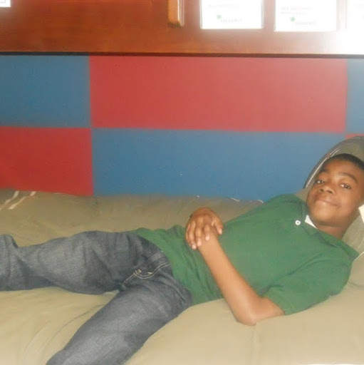 Darius Hampton Photo 19