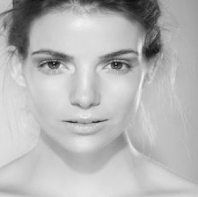Robyn Barrett Photo 12