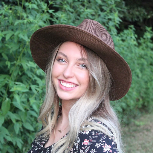 Hannah Hanks Photo 23