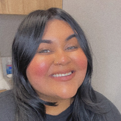April Gonzales Photo 27