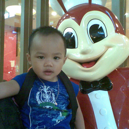 Derek Gonzales Photo 28