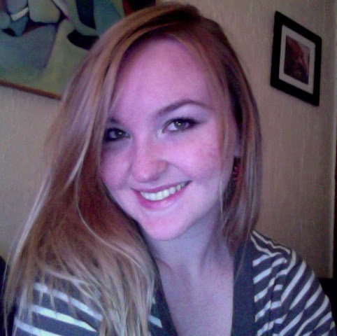 Amy Mckenna Photo 22