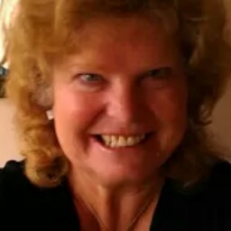 Julie Shaw Photo 25