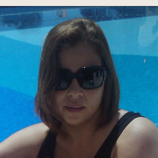 Adriana Lopes Photo 9