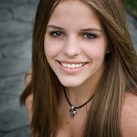 Danielle Leonard Photo 14