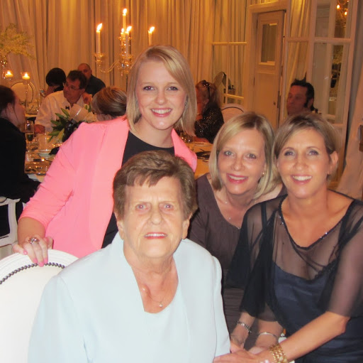 Peggy Thompson Photo 20