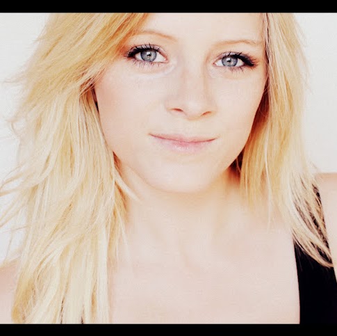 Lisa Christiansen Photo 32