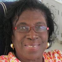 Gloria Hinds Photo 15